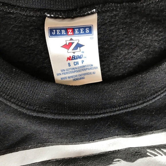 Miley Cyrus black sweatshirt - Picture 2 of 4